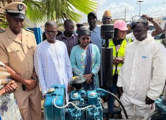 Pour lutter contre les inondations : Dr. Fatou DIOUF dote le Marché Central au Poisson de Pikine d’une motopompe